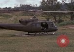 Standbild UH 1D Hubschrauber Vietnam, 1966, aus Sekunde 17 historischem Filmmaterial Videoclip 65675030314