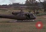 Standbild UH 1D Hubschrauber Vietnam, 1966, aus Sekunde 22 historischem Filmmaterial Videoclip 65675030314