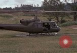 Standbild UH 1D Hubschrauber Vietnam, 1966, aus Sekunde 23 historischem Filmmaterial Videoclip 65675030314