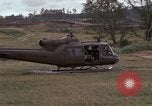 Standbild UH 1D Hubschrauber Vietnam, 1966, aus Sekunde 36 historischem Filmmaterial Videoclip 65675030314