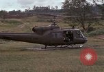 Standbild UH 1D Hubschrauber Vietnam, 1966, aus Sekunde 46 historischem Filmmaterial Videoclip 65675030314