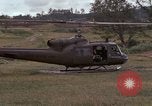 Standbild UH 1D Hubschrauber Vietnam, 1966, aus Sekunde 48 historischem Filmmaterial Videoclip 65675030314