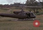 Standbild UH 1D Hubschrauber Vietnam, 1966, aus Sekunde 52 historischem Filmmaterial Videoclip 65675030314