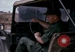 Standbild der US Air Force Kapitäne Vietnam, 1966, aus Sekunde 61 historischem Filmmaterial Videoclip 65675030324