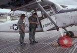 Standbild O 1E Flugzeuge Vietnam, 1966, aus Sekunde 14 historischem Filmmaterial Videoclip 65675030325