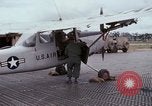 Standbild O 1E Flugzeuge Vietnam, 1966, aus Sekunde 58 historischem Filmmaterial Videoclip 65675030325