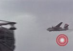Image S-2e avion Guantanamo Bay à Cuba, 1966, de la seconde 23 séquences d'archives historiques vidéo 65675030331