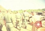 Standbild Thanksgiving Day essen Vietnam, 1965, aus Sekunde 3 historischem Filmmaterial Videoclip 65675030364