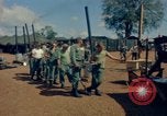 Standbild Thanksgiving Day essen Vietnam, 1965, aus Sekunde 16 historischem Filmmaterial Videoclip 65675030364