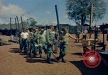 Standbild Thanksgiving Day essen Vietnam, 1965, aus Sekunde 17 historischem Filmmaterial Videoclip 65675030364