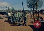 Standbild Thanksgiving Day essen Vietnam, 1965, aus Sekunde 19 historischem Filmmaterial Videoclip 65675030364
