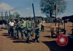 Standbild Thanksgiving Day essen Vietnam, 1965, aus Sekunde 21 historischem Filmmaterial Videoclip 65675030364