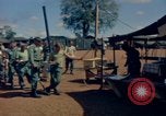 Standbild Thanksgiving Day essen Vietnam, 1965, aus Sekunde 22 historischem Filmmaterial Videoclip 65675030364
