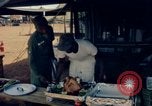 Standbild Thanksgiving Day essen Vietnam, 1965, aus Sekunde 31 historischem Filmmaterial Videoclip 65675030364