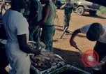 Standbild Thanksgiving Day essen Vietnam, 1965, aus Sekunde 44 historischem Filmmaterial Videoclip 65675030364