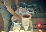 Standbild Thanksgiving Day essen Vietnam, 1965, aus Sekunde 61 historischem Filmmaterial Videoclip 65675030364