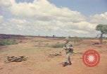 Standbild sandbagged Bunker Vietnam, 1965, aus Sekunde 35 historischem Filmmaterial Videoclip 65675030365