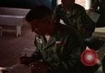 Standbild Briefing Ankhe Süd Vietnam, 1966, aus Sekunde 20 historischem Filmmaterial Videoclip 65675030368