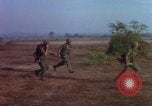 Standbild Briefing Ankhe Süd Vietnam, 1966, aus Sekunde 57 historischem Filmmaterial Videoclip 65675030368