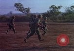 Standbild Briefing Ankhe Süd Vietnam, 1966, aus Sekunde 61 historischem Filmmaterial Videoclip 65675030368