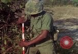 Standbild 173D Airborne Brigade Ankhe Süd Vietnam, 1966, aus Sekunde 19 historischem Filmmaterial Videoclip 65675030369