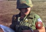 Standbild 173D Airborne Brigade Ankhe Süd Vietnam, 1966, aus Sekunde 29 historischem Filmmaterial Videoclip 65675030369
