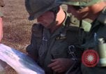 Standbild 173D Airborne Brigade Ankhe Süd Vietnam, 1966, aus Sekunde 32 historischem Filmmaterial Videoclip 65675030369