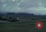 Standbild UH-1D Hubschrauber Ankhe Süd Vietnam, 1965, aus Sekunde 8 historischem Filmmaterial Videoclip 65675030373