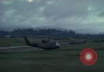 Standbild UH-1D Hubschrauber Ankhe Süd Vietnam, 1965, aus Sekunde 9 historischem Filmmaterial Videoclip 65675030373