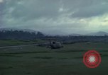 Standbild UH-1D Hubschrauber Ankhe Süd Vietnam, 1965, aus Sekunde 12 historischem Filmmaterial Videoclip 65675030373