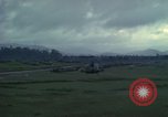 Standbild UH-1D Hubschrauber Ankhe Süd Vietnam, 1965, aus Sekunde 13 historischem Filmmaterial Videoclip 65675030373