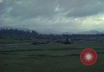 Standbild UH-1D Hubschrauber Ankhe Süd Vietnam, 1965, aus Sekunde 15 historischem Filmmaterial Videoclip 65675030373