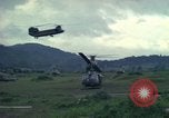 Standbild UH-1D Hubschrauber Ankhe Süd Vietnam, 1965, aus Sekunde 19 historischem Filmmaterial Videoclip 65675030373