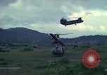 Standbild UH-1D Hubschrauber Ankhe Süd Vietnam, 1965, aus Sekunde 21 historischem Filmmaterial Videoclip 65675030373