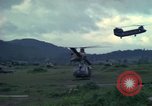 Standbild UH-1D Hubschrauber Ankhe Süd Vietnam, 1965, aus Sekunde 22 historischem Filmmaterial Videoclip 65675030373