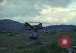 Standbild UH-1D Hubschrauber Ankhe Süd Vietnam, 1965, aus Sekunde 26 historischem Filmmaterial Videoclip 65675030373
