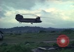 Standbild UH-1D Hubschrauber Ankhe Süd Vietnam, 1965, aus Sekunde 30 historischem Filmmaterial Videoclip 65675030373