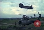 Standbild UH-1D Hubschrauber Ankhe Süd Vietnam, 1965, aus Sekunde 34 historischem Filmmaterial Videoclip 65675030373