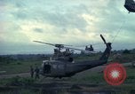 Standbild UH-1D Hubschrauber Ankhe Süd Vietnam, 1965, aus Sekunde 36 historischem Filmmaterial Videoclip 65675030373