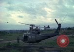 Standbild UH-1D Hubschrauber Ankhe Süd Vietnam, 1965, aus Sekunde 37 historischem Filmmaterial Videoclip 65675030373