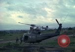 Standbild UH-1D Hubschrauber Ankhe Süd Vietnam, 1965, aus Sekunde 38 historischem Filmmaterial Videoclip 65675030373