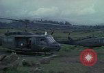 Standbild UH-1D Hubschrauber Ankhe Süd Vietnam, 1965, aus Sekunde 46 historischem Filmmaterial Videoclip 65675030373