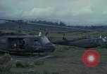 Standbild UH-1D Hubschrauber Ankhe Süd Vietnam, 1965, aus Sekunde 48 historischem Filmmaterial Videoclip 65675030373