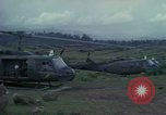 Standbild UH-1D Hubschrauber Ankhe Süd Vietnam, 1965, aus Sekunde 49 historischem Filmmaterial Videoclip 65675030373