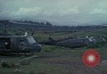 Standbild UH-1D Hubschrauber Ankhe Süd Vietnam, 1965, aus Sekunde 50 historischem Filmmaterial Videoclip 65675030373