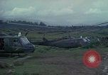Standbild UH-1D Hubschrauber Ankhe Süd Vietnam, 1965, aus Sekunde 51 historischem Filmmaterial Videoclip 65675030373
