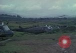 Standbild UH-1D Hubschrauber Ankhe Süd Vietnam, 1965, aus Sekunde 53 historischem Filmmaterial Videoclip 65675030373
