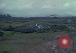 Standbild UH-1D Hubschrauber Ankhe Süd Vietnam, 1965, aus Sekunde 56 historischem Filmmaterial Videoclip 65675030373