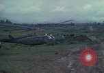 Standbild UH-1D Hubschrauber Ankhe Süd Vietnam, 1965, aus Sekunde 57 historischem Filmmaterial Videoclip 65675030373