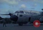 Standbild C-130 Flugzeugen Ankhe Süd Vietnam, 1965, aus Sekunde 6 historischem Filmmaterial Videoclip 65675030378